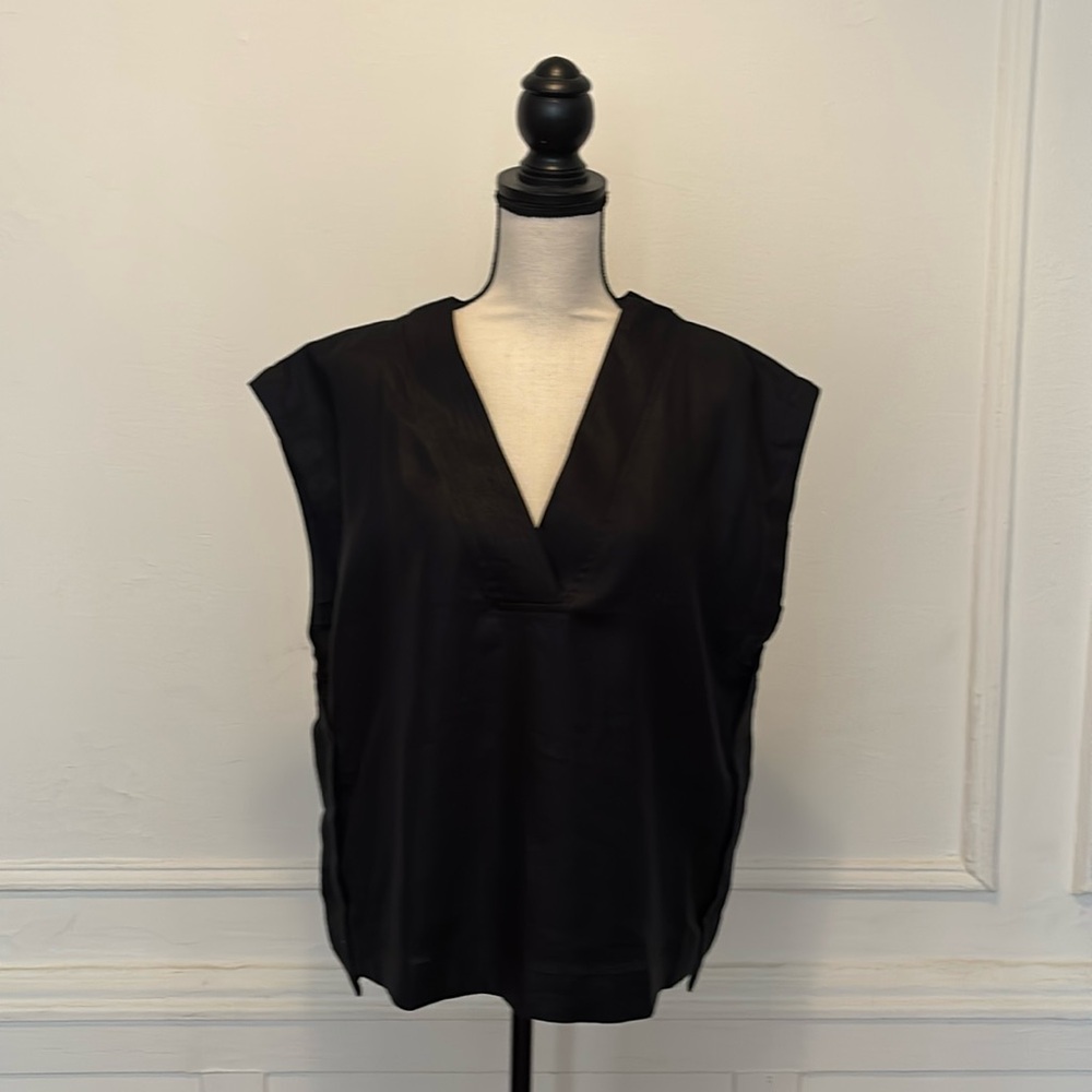 NEW Banana Republic black linen v neck top Large